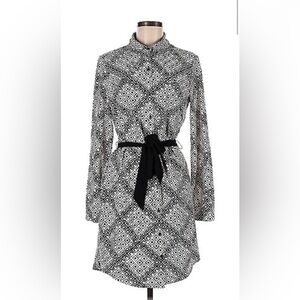 Like New! Vince Camuto trendy dress